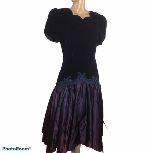 Vintage Dresses & Skirts - Karen Lukas vintage dress in rich velour